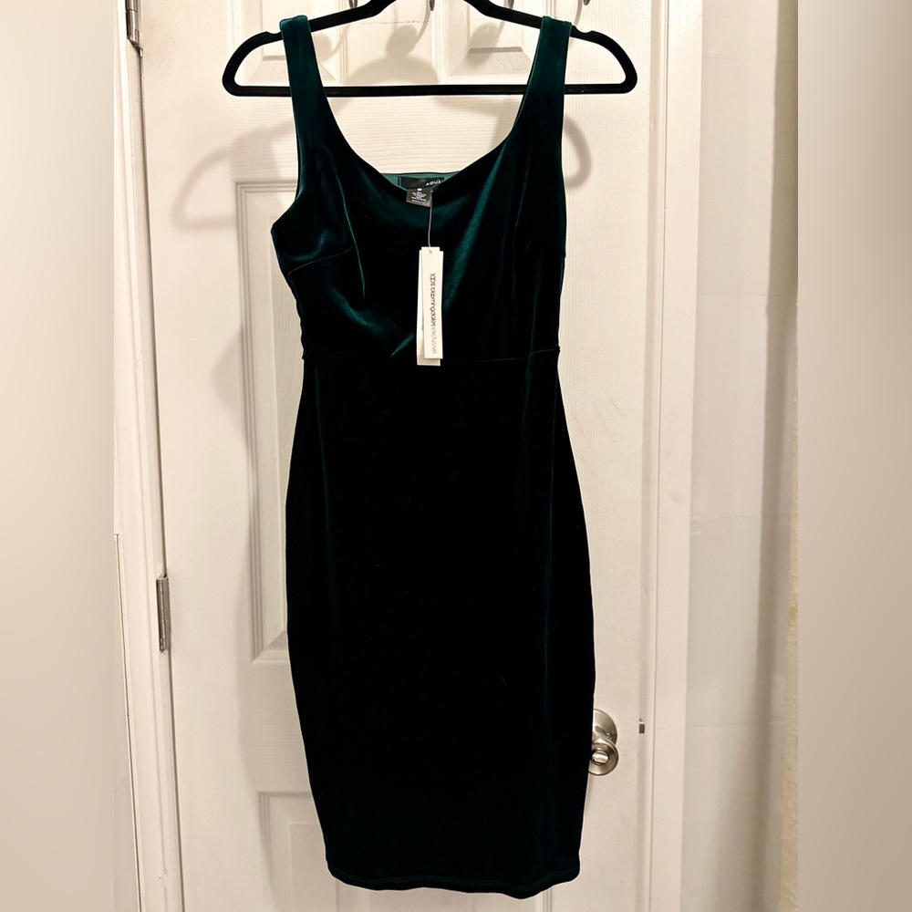NWT Bloomingdale’s exclusive green velvet dress.